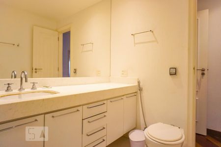 Apartamento à venda com 750m², 5 quartos e 6 vagasBanheiro da Suíte 3