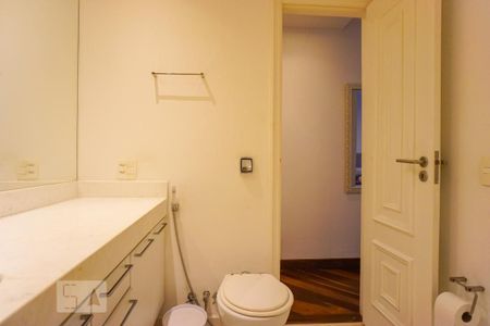 Apartamento à venda com 750m², 5 quartos e 6 vagasBanheiro da Suíte 3