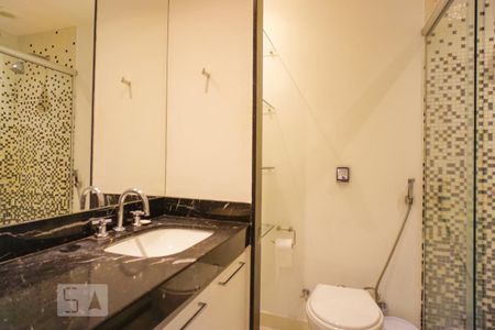 Apartamento à venda com 750m², 5 quartos e 6 vagasBanheiro da Suíte 2