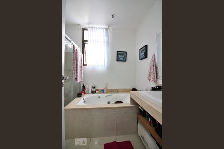 Apartamento à venda com 230m², 4 quartos e 3 vagasBanheiro do  Quarto 1 - Suíte