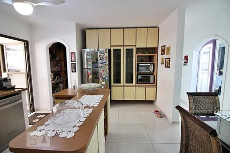 Apartamento à venda com 230m², 4 quartos e 3 vagasCozinha