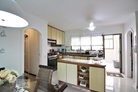 Apartamento à venda com 230m², 4 quartos e 3 vagasCozinha