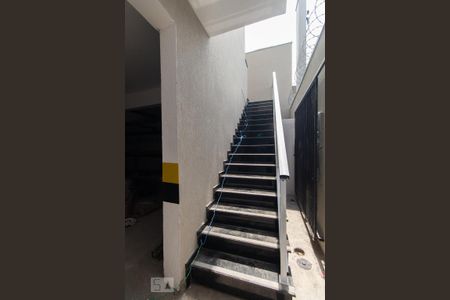Apartamento para alugar com 40m², 2 quartos e 1 vaga Apartamento para alugar com 40m², 2 quartos e 1 vagaEscada