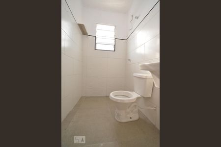 Banheiro  de kitnet/studio para alugar com 1 quarto, 28m² em Jardim Presidente Dutra, Guarulhos