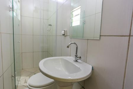Banheiro de casa para alugar com 1 quarto, 30m² em Jardim Esmeralda, São Paulo