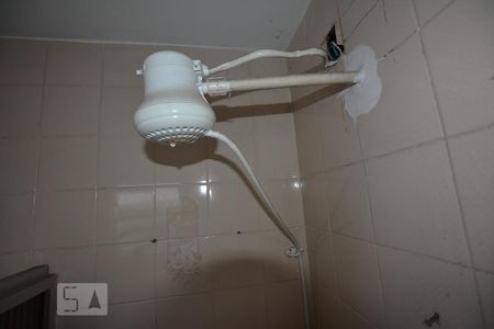 Banheiro de kitnet/studio para alugar com 1 quarto, 52m² em Penha Circular, Rio de Janeiro