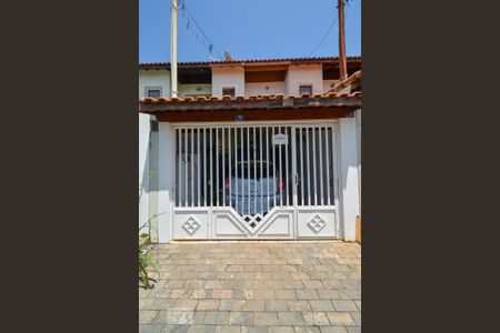 Casa à venda com 113m², 3 quartos e 1 vagaFachada