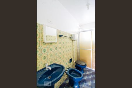 Banheiro de apartamento à venda com 1 quarto, 51m² em Santana, Porto Alegre