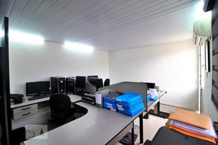 Casa para alugar com 241m², 3 quartos e 2 vagasEscritório