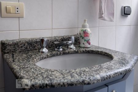 Casa à venda com 180m², 3 quartos e 4 vagasBanheiro Quarto 2 - Suíte