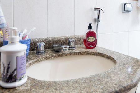 Casa à venda com 180m², 3 quartos e 4 vagasBanheiro Quarto 3 - Suíte