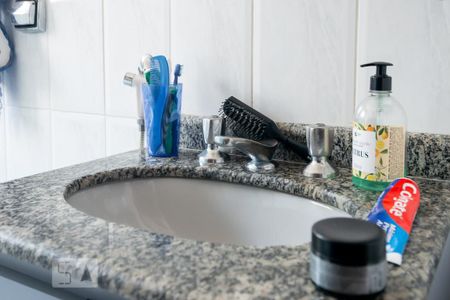 Casa à venda com 180m², 3 quartos e 4 vagasBanheiro Quarto 1 - Suíte