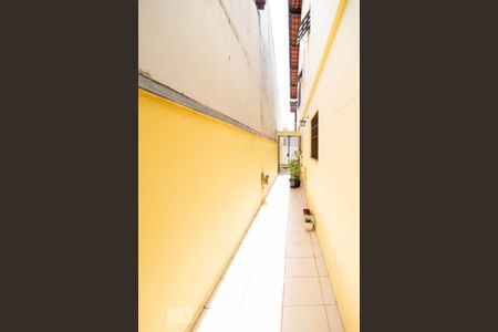 Casa à venda com 180m², 3 quartos e 4 vagasCorredor Lateral