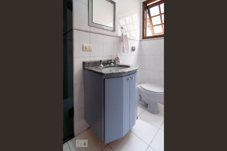 Casa à venda com 180m², 3 quartos e 4 vagasBanheiro Quarto 2 - Suíte