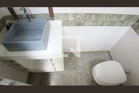 Casa de condomínio à venda com 110m², 3 quartos e 2 vagasBanheiro