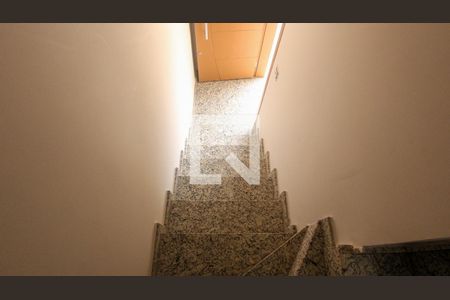 Casa de condomínio à venda com 110m², 3 quartos e 2 vagasEscada