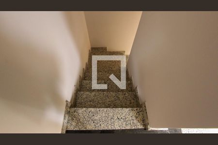 Casa de condomínio à venda com 110m², 3 quartos e 2 vagasEscada