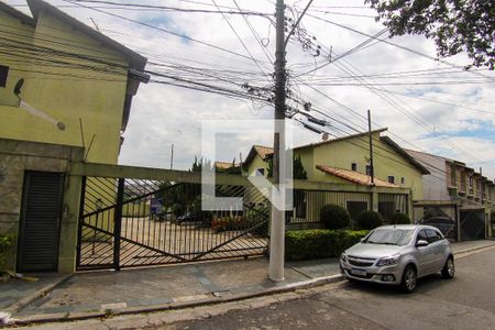 Casa de condomínio à venda com 110m², 3 quartos e 2 vagasFachada
