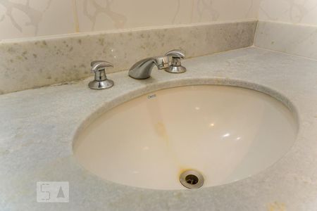 Apartamento para alugar com 90m², 2 quartos e 1 vagaDetalhe do Banheiro Social