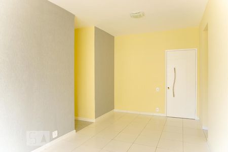Sala de apartamento para alugar com 2 quartos, 90m² em Barra da Tijuca, Rio de Janeiro