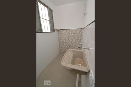Banheiro de apartamento para alugar com 1 quarto, 25m² em Jardim Presidente Dutra, Guarulhos