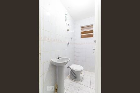 Banheiro de kitnet/studio para alugar com 1 quarto, 70m² em Jardim Miriam, São Paulo