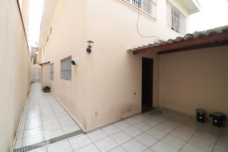 Casa à venda com 200m², 4 quartos e 2 vagasCorrer lateral