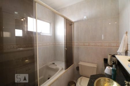 Casa à venda com 200m², 4 quartos e 2 vagasBanheiro da Suite