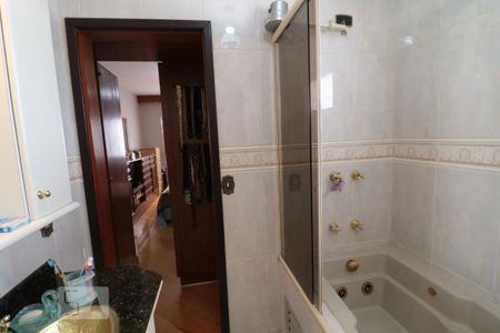 Casa à venda com 200m², 4 quartos e 2 vagasBanheiro da Suite