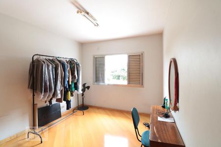 Quarto 1 de casa para alugar com 4 quartos, 200m² em Vila Carrão, São Paulo