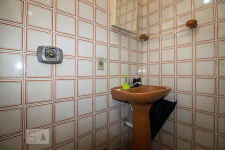 Banheiro de kitnet/studio para alugar com 1 quarto, 38m² em Petrópolis, Porto Alegre