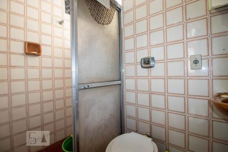 Banheiro de kitnet/studio para alugar com 1 quarto, 38m² em Petrópolis, Porto Alegre