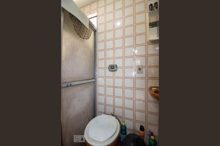 Banheiro de kitnet/studio para alugar com 1 quarto, 38m² em Petrópolis, Porto Alegre