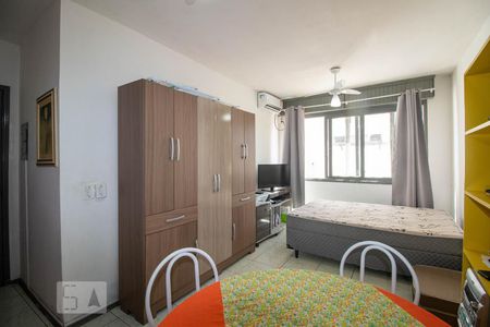Quarto e Sala de kitnet/studio para alugar com 1 quarto, 38m² em Petrópolis, Porto Alegre