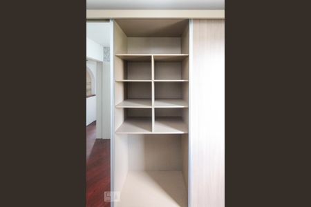 Quarto de apartamento para alugar com 2 quartos, 49m² em Quinta da Paineira, São Paulo