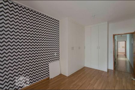 Suíte de casa para alugar com 3 quartos, 156m² em Jardim Triana, São Paulo