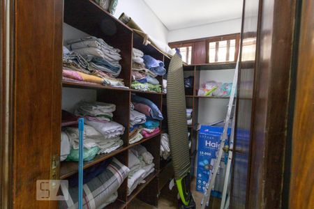 Casa à venda com 450m², 6 quartos e 6 vagasArmario