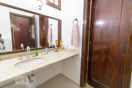 Casa à venda com 450m², 6 quartos e 6 vagasBanheiro 