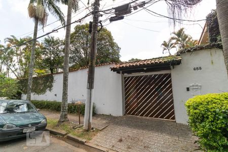 Casa à venda com 450m², 6 quartos e 6 vagasFachada
