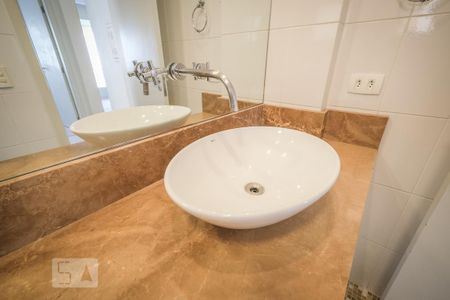 Apartamento para alugar com 90m², 2 quartos e 1 vaga Apartamento para alugar com 90m², 2 quartos e 1 vagaDetalhe do banheiro