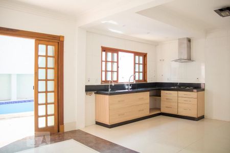 Casa à venda com 365m², 7 quartos e 4 vagas Casa à venda com 365m², 7 quartos e 4 vagasCozinha