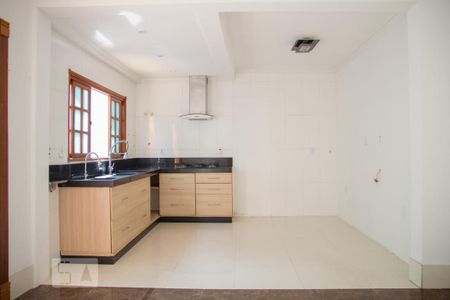 Casa à venda com 365m², 7 quartos e 4 vagas Casa à venda com 365m², 7 quartos e 4 vagasCozinha