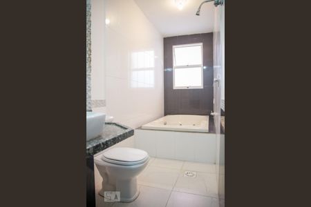 Casa à venda com 365m², 7 quartos e 4 vagas Casa à venda com 365m², 7 quartos e 4 vagasBanheiro do quarto 1