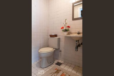 Casa de condomínio à venda com 220m², 3 quartos e 2 vagasLavabo