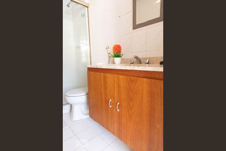 Casa de condomínio à venda com 220m², 3 quartos e 2 vagasBanheiro da suíte 2