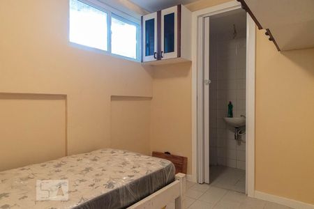 Casa de condomínio à venda com 220m², 3 quartos e 2 vagasQuarto de serviço