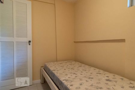 Casa de condomínio à venda com 220m², 3 quartos e 2 vagasQuarto de serviço