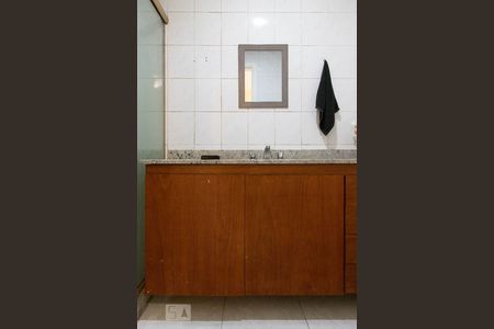 Casa de condomínio à venda com 220m², 3 quartos e 2 vagasBanheiro da suíte 1