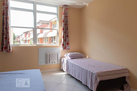 Casa de condomínio à venda com 220m², 3 quartos e 2 vagasSuíte 2