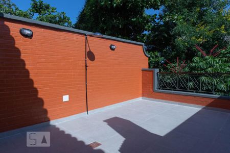 Casa de condomínio à venda com 220m², 3 quartos e 2 vagasTerraço